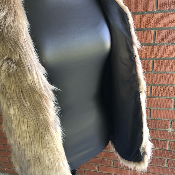 Chicwish Faux Fur Vest NWOT - Picture 8 of 8